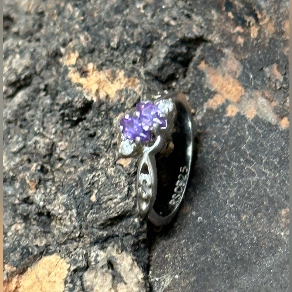 Vintage 925 silver ring sz 4, amethyst-toned marquis gems + CZ chips - Picture 5 of 8
